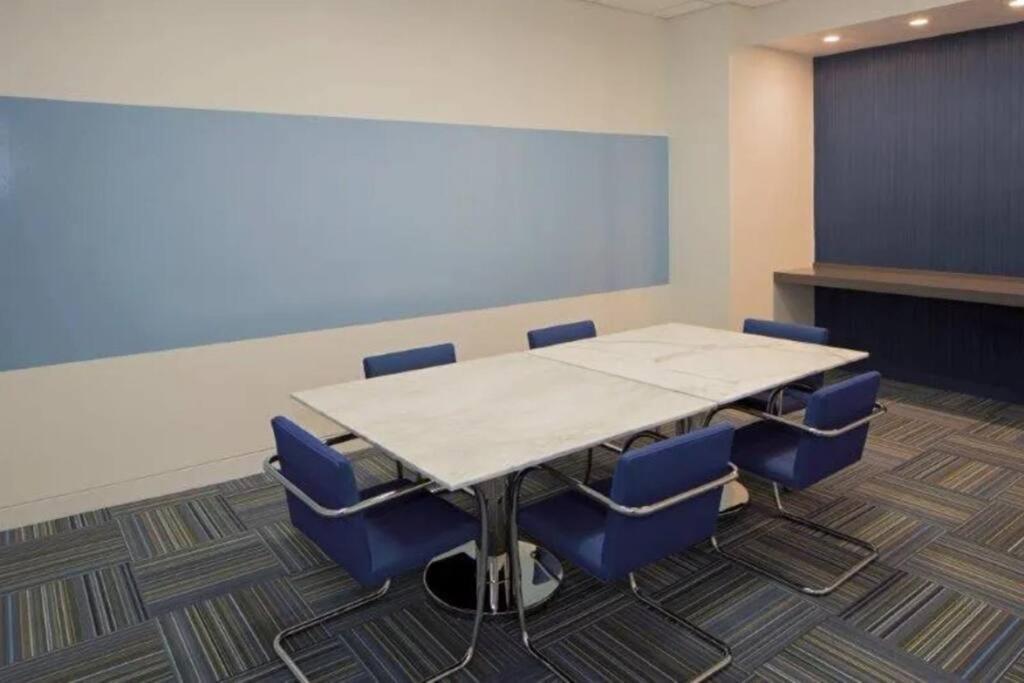 Elegant Apartment W Views At Crystal City Arlington Exterior photo