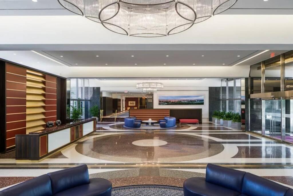 Elegant Apartment W Views At Crystal City Arlington Exterior photo
