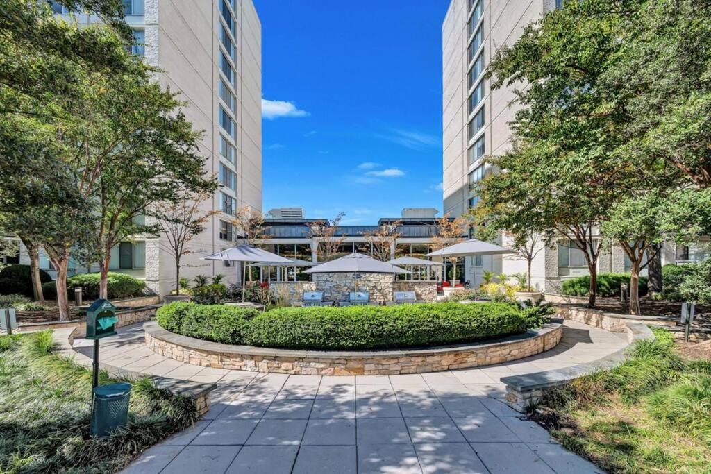 Elegant Apartment W Views At Crystal City Arlington Exterior photo