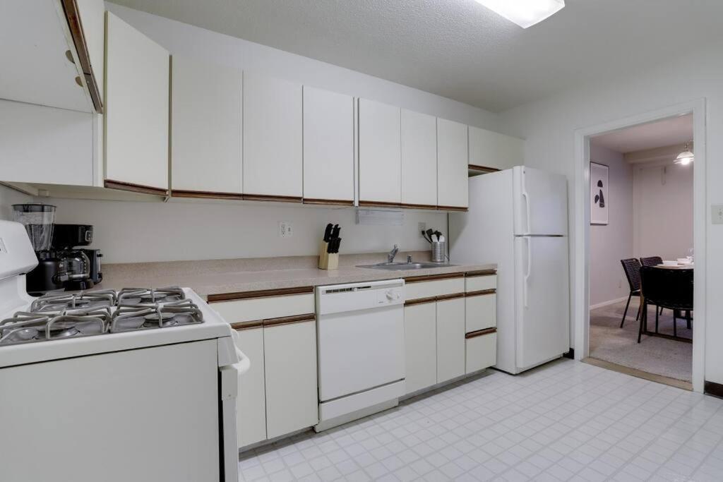 Elegant Apartment W Views At Crystal City Arlington Exterior photo