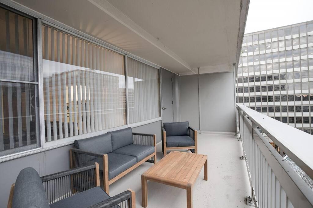 Elegant Apartment W Views At Crystal City Arlington Exterior photo